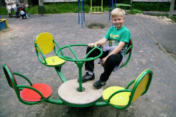 Изготовление детских качелей и каруселей