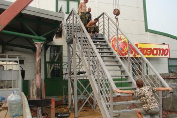 Металлические лестницы