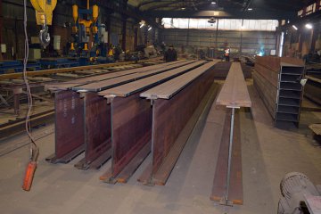 Балка с высотой стенки 1 м