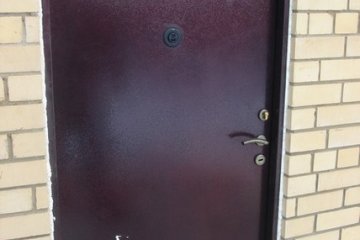 Установка металлических дверей
