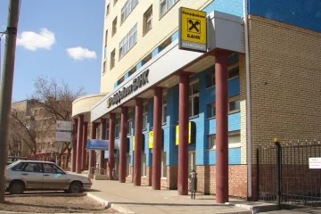 Козырьки входные металлические