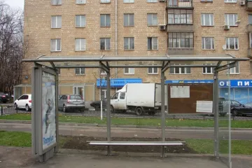 Остановка с информационным стендом